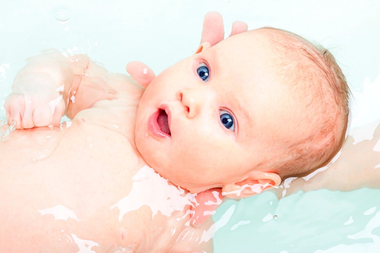 Higiene do bebé após o banho Higiene do bebé após o banho