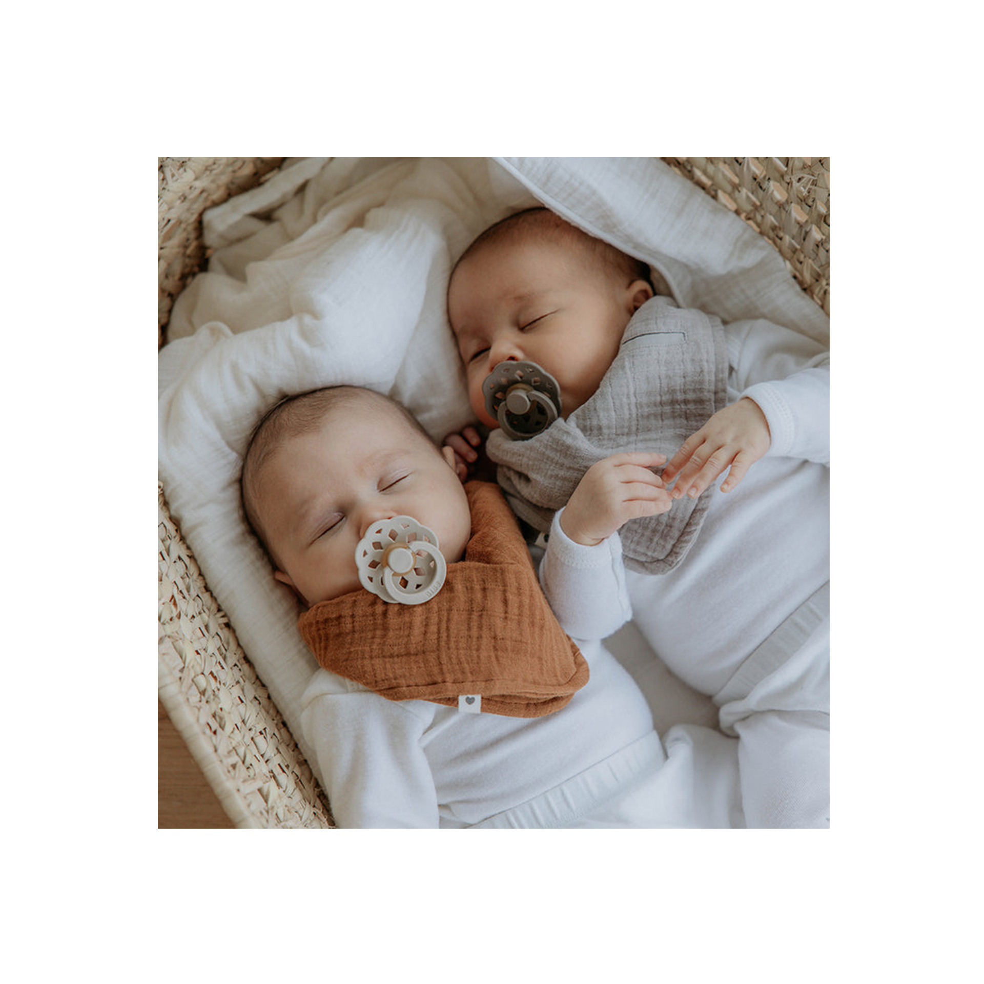 CHUPETAS BIBS BOHEME PACIFIER IVORY / SAGE