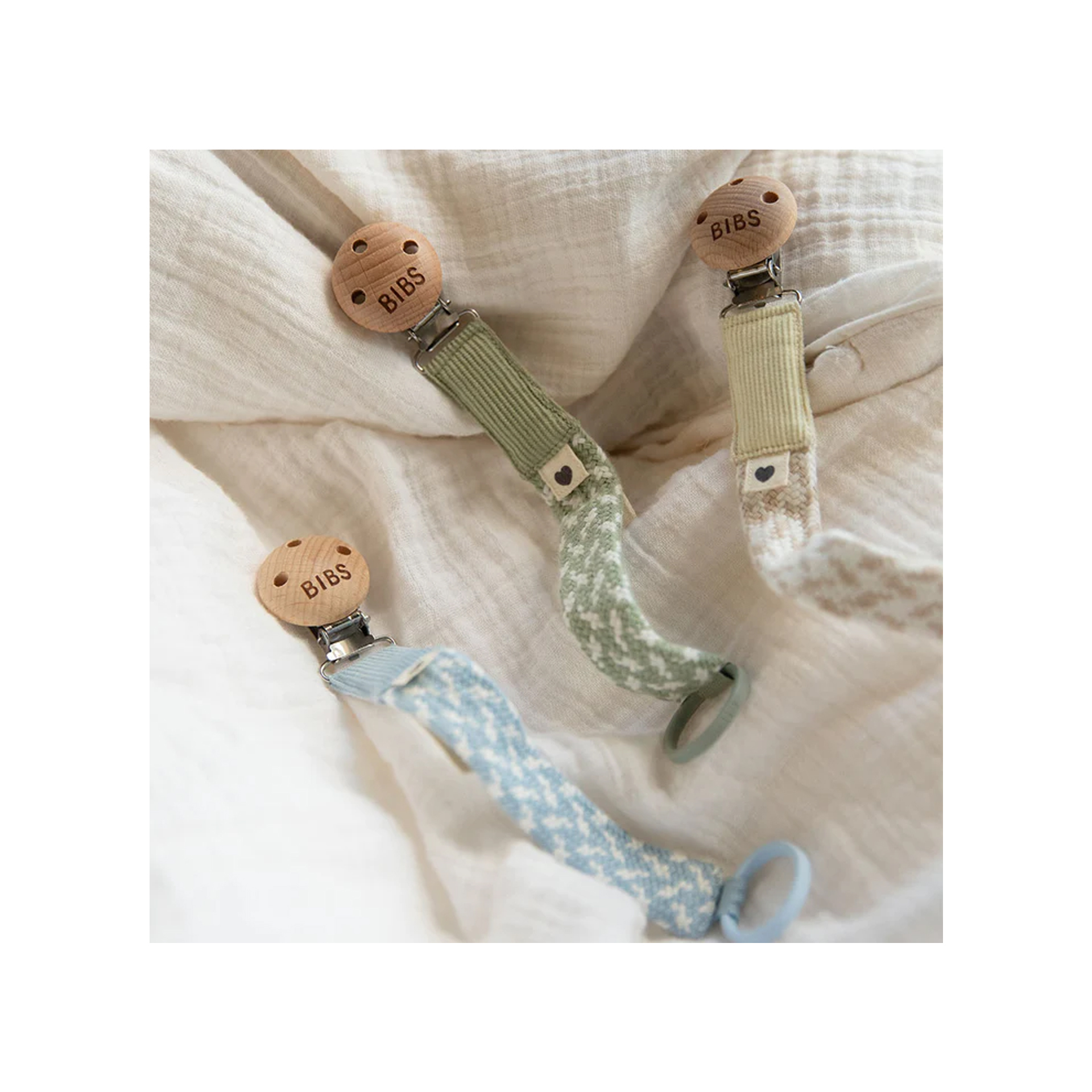 PRENDE CHUPETAS BIBS TRENZADO