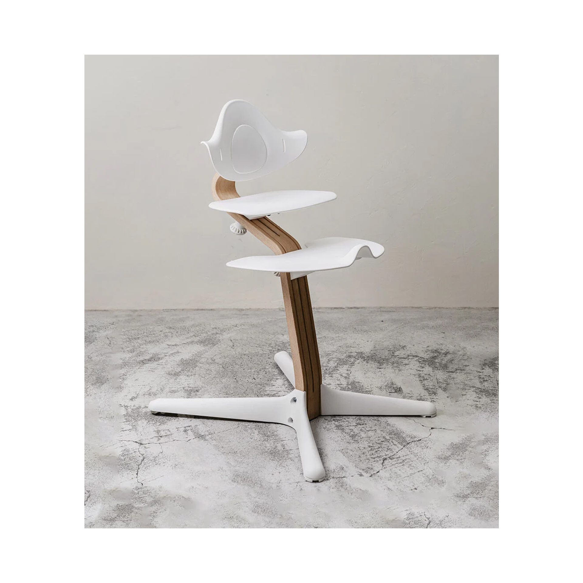 CADEIRA DE PAPA NOMI WALNUT