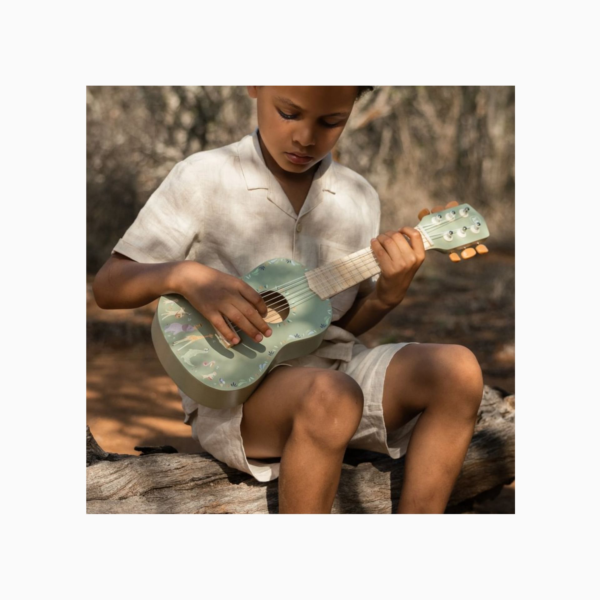 GUITARRA DE MADEIRA - SAFARY FRIENDS