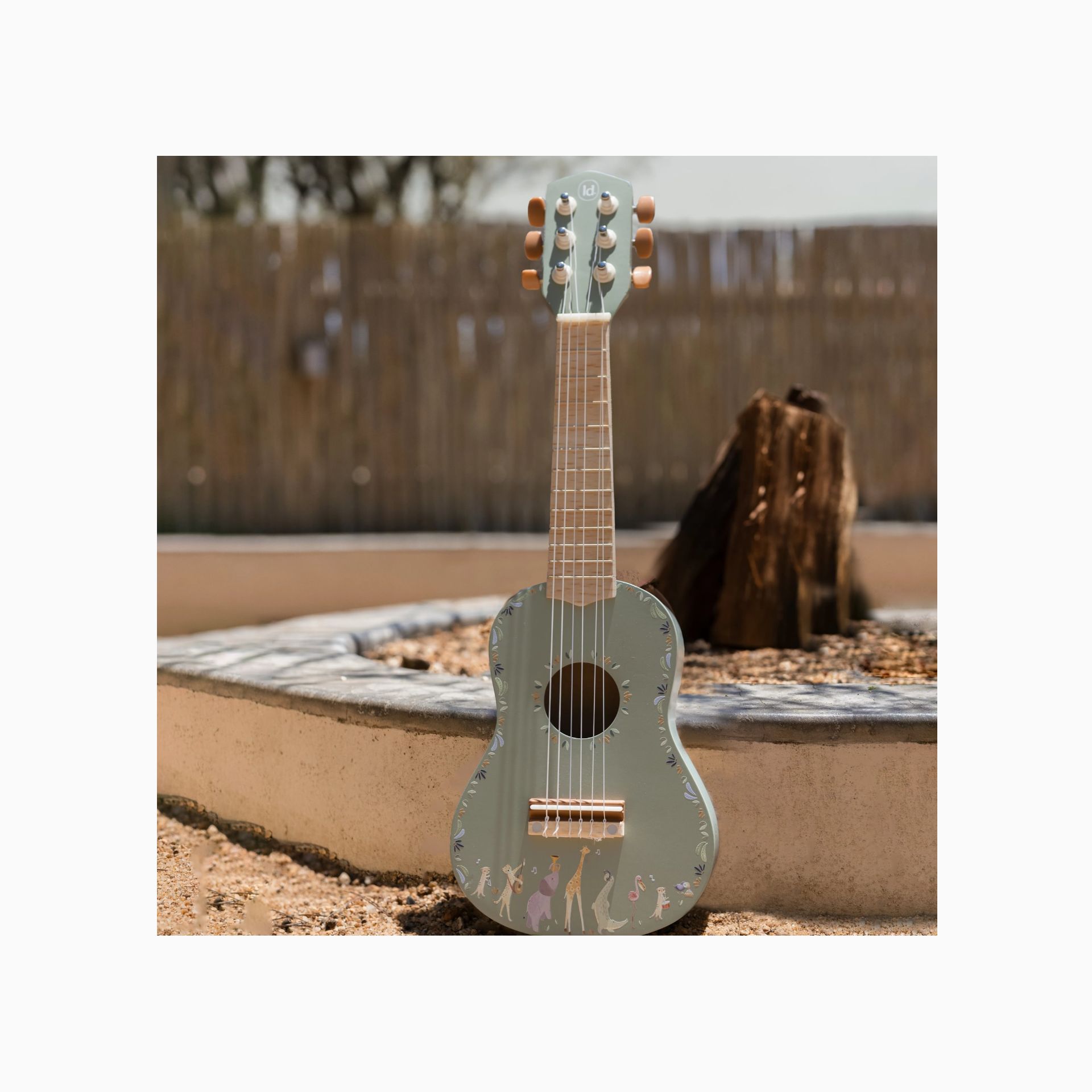 GUITARRA DE MADEIRA - SAFARY FRIENDS